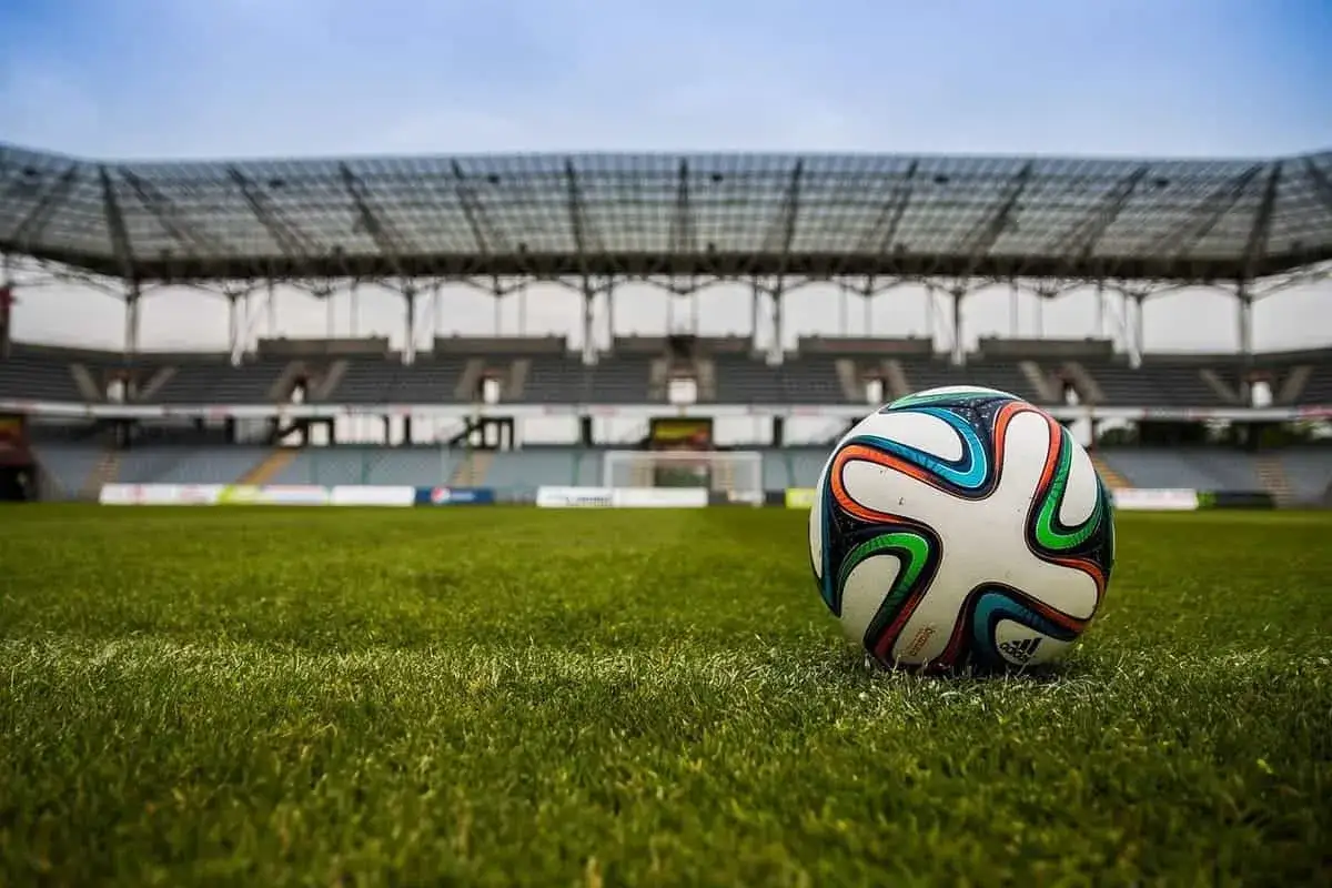 Zdjęcie Ile trwa mecz w FIFIE? Poznaj czasy w różnych trybach gry
